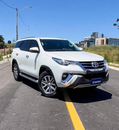 TOYOTA HILUX SW4 2.8 SRX 4X4 16V TURBO INTERCOOLER DIESEL 4P AUTOMÁTICO